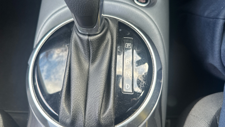 Nissan Juke 1.0 DiG-T 114 N-Connecta 5dr DCT Petrol Hatchback